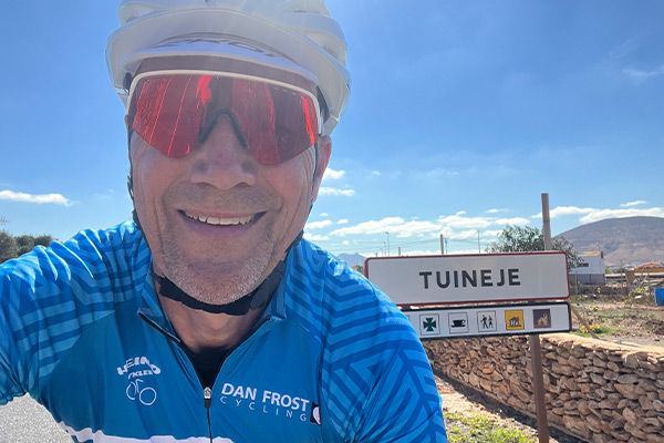 Dan Frost på cykel på Fuerteventura